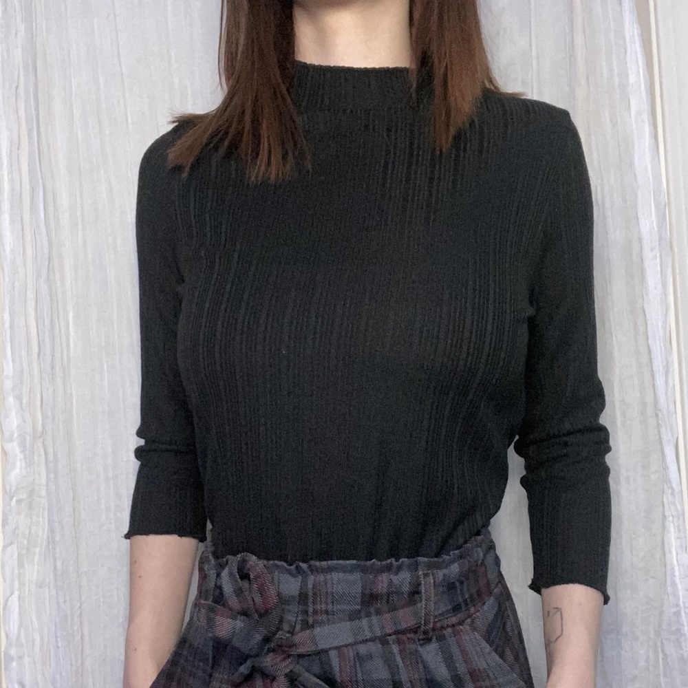 Black 3/4 sleeve mock-neck